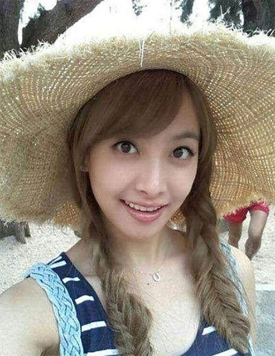 看看女星們花式戴草帽的(de)帽子(zǐ)戲法！